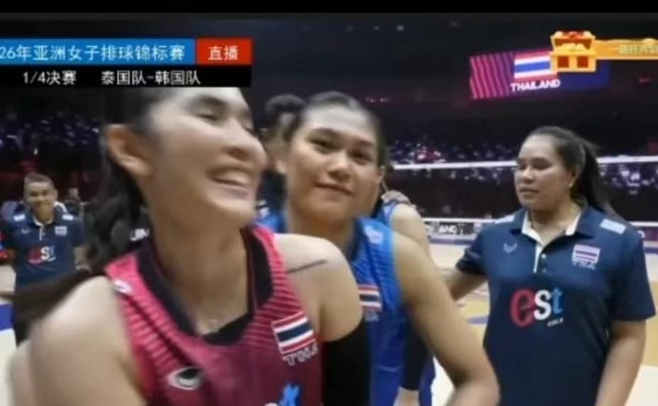 泰国女排主教练加提篷野心好大啊！8月27日下午，在3比0淘汰掉韩国女排打进4强后