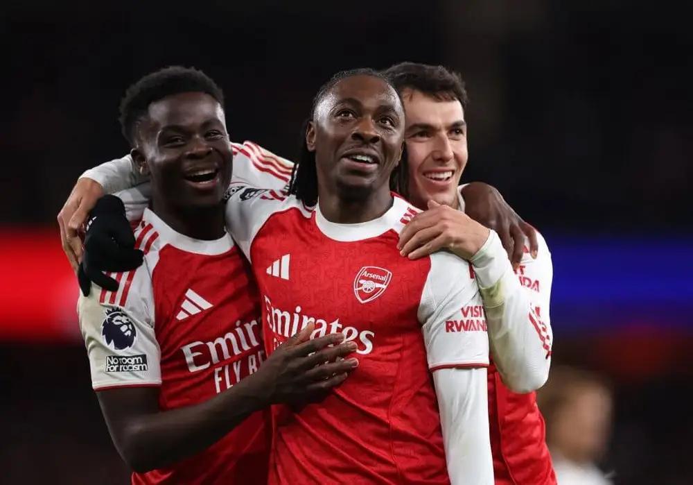 阿森纳阿森纳的三种武器。阿森纳的常规武器是定位球。尤其是角球。无核的大规模杀伤