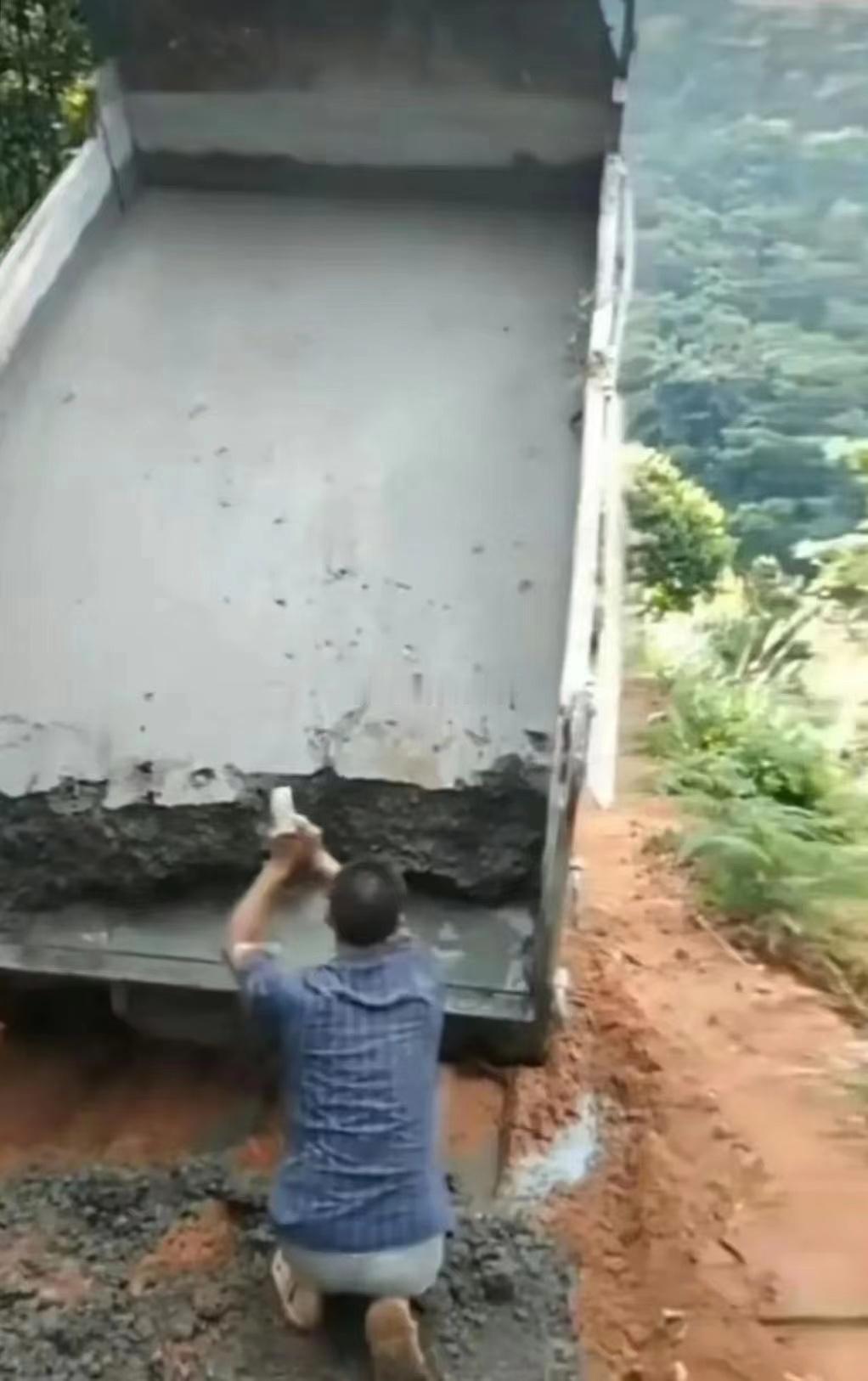 这辆卡车怎么了？？？