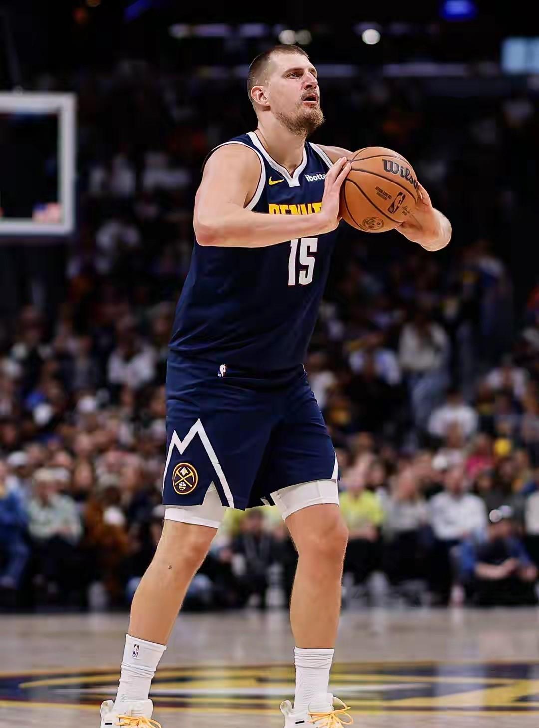 约老师不划水本赛季又能冲场均三双了！截止11月4日，约基奇开赛四场均贡献22.