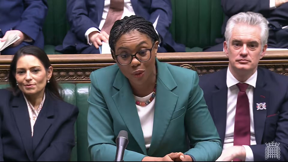 英国首相直击反对党访华闹剧：你们像埋头沙子逃避现实