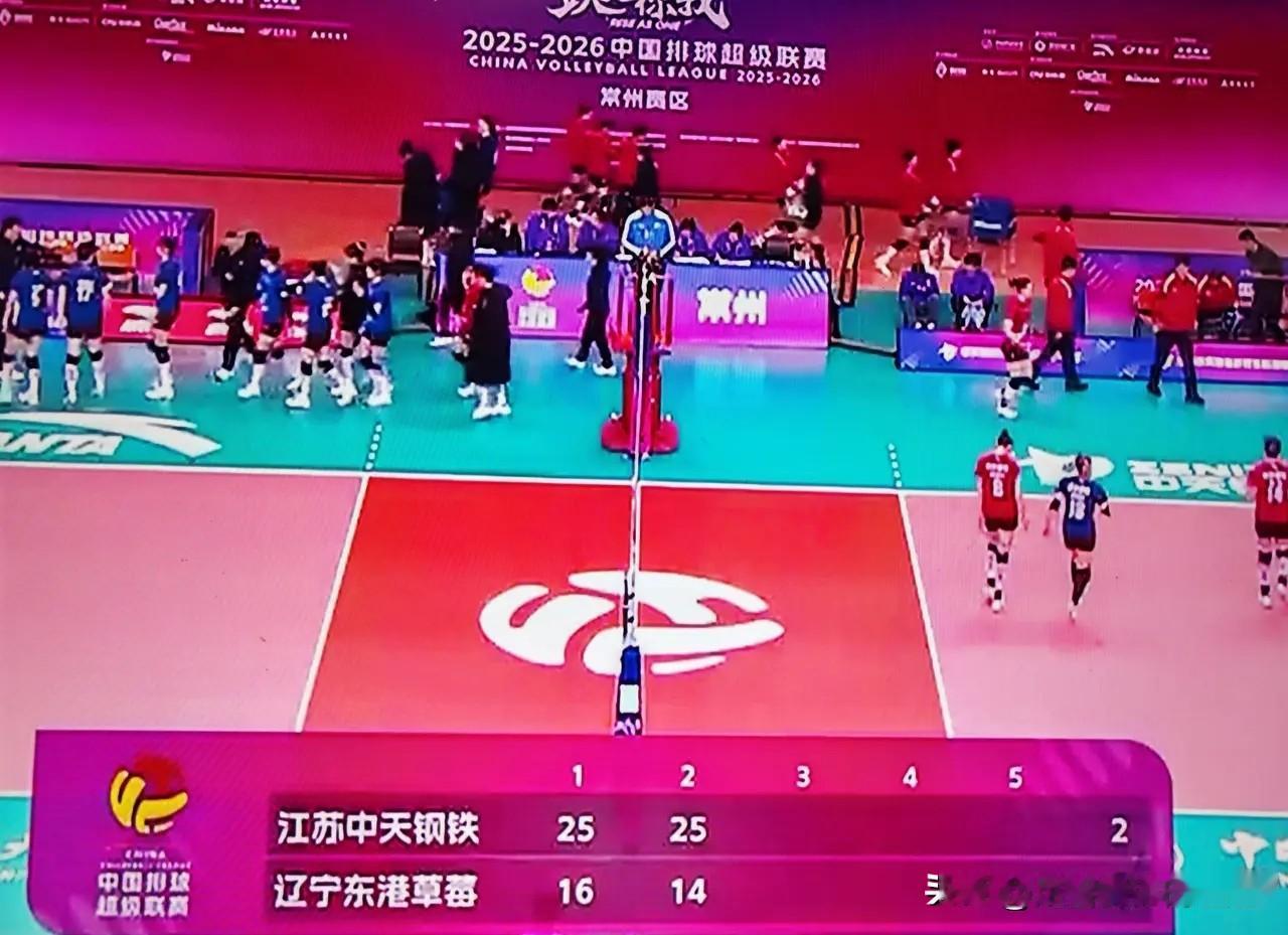 女排联赛又爆悬殊局？江苏打辽宁这比分也太一边倒了吧！刚结束的第十轮，江苏队轻
