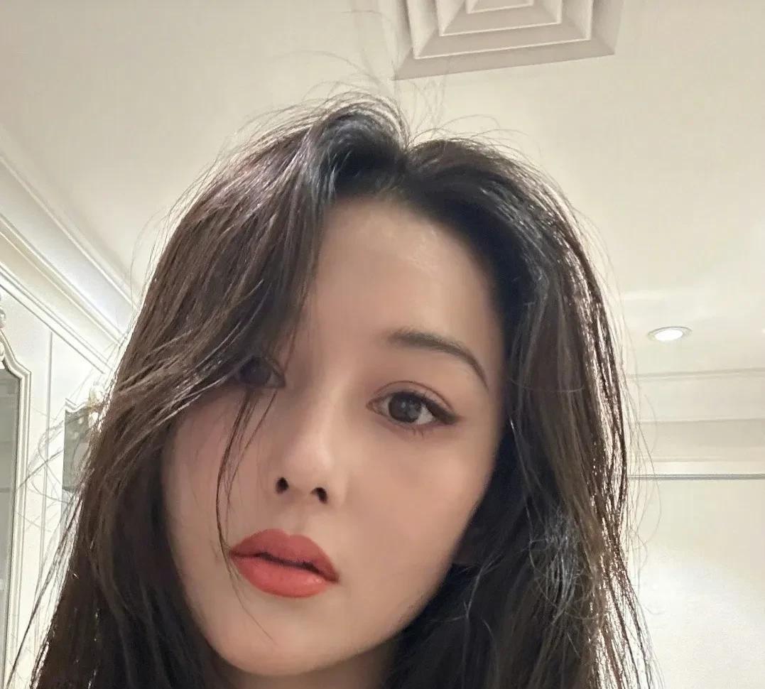 有网友说：“我不羡慕张馨予其他，我只羡慕她家有个好院子。”正如这这位网友说的，