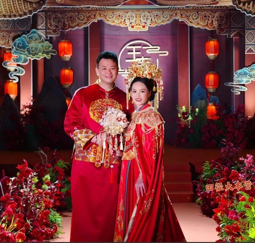 新婚快乐，中国最美女飞人韦永丽与王雅伦大婚清晰照来了韦永丽与王雅伦在男方老家