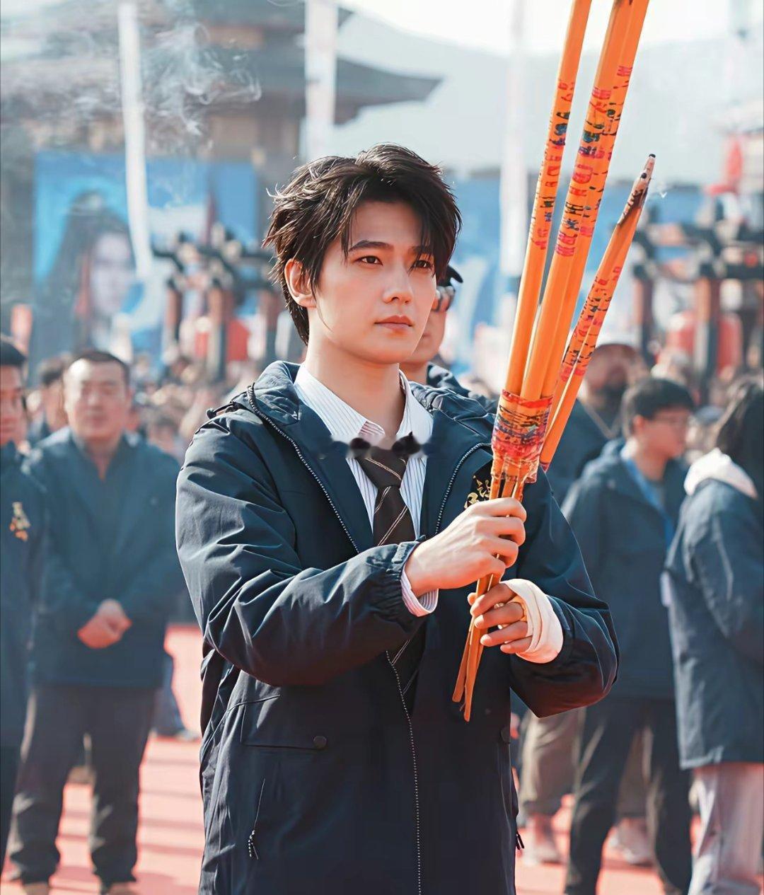 杨洋这次被《不让江山》剧组欺负给我一个启发，那就是无论你多红还是多有钱，只要你不