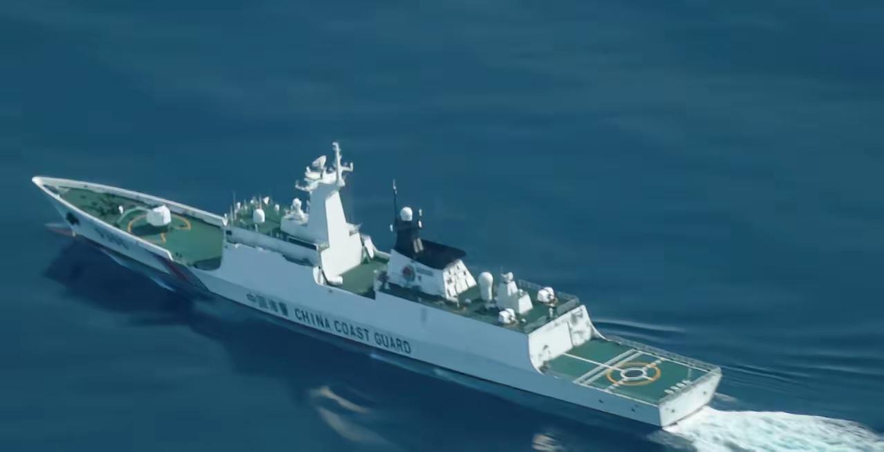 近20艘菲律宾渔船强闯，中方果断开火毫不手软，菲锚链断裂哀嚎声一片！​据菲律