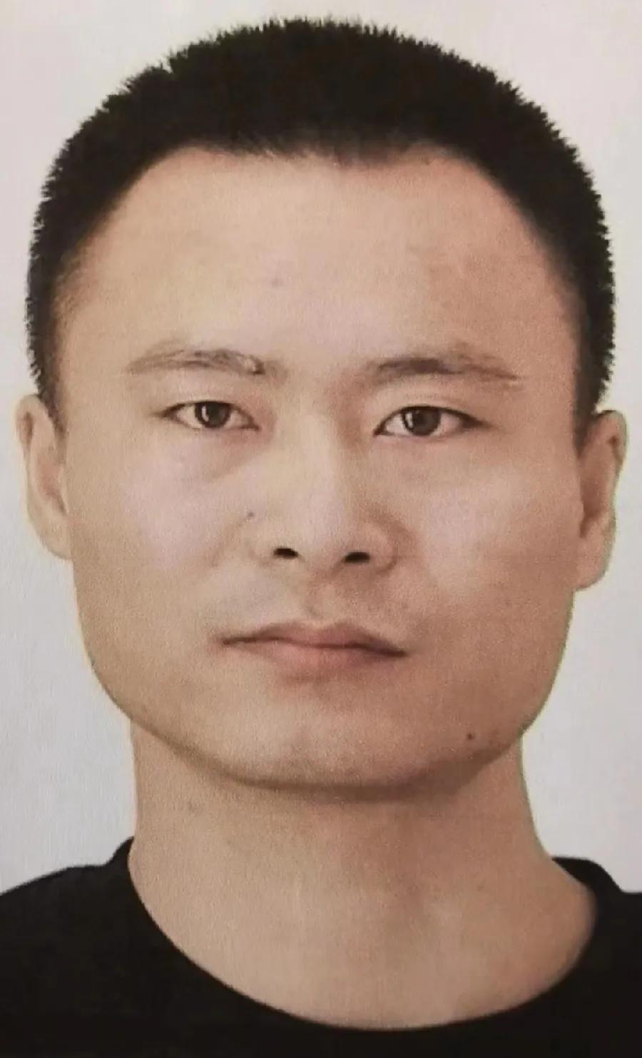 长岭姚远被抓住了，大叔透漏：早就发现他了，就猫在我家的秸秆垛里。我看见他时，他还