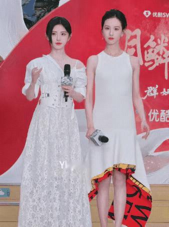 鞠婧祎如果个子比陈都灵高就完美了鞠婧祎身高不够裙子来凑！有心机的穿搭！这样看鞠婧