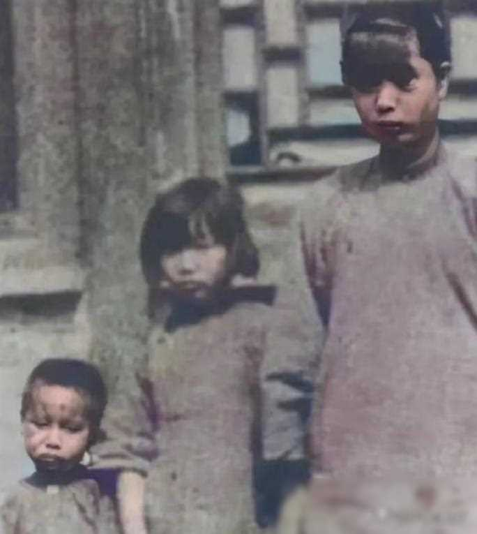 1927年，李大钊牺牲后不久，他的子女在北平拍下了这张珍贵合影。李大钊，188