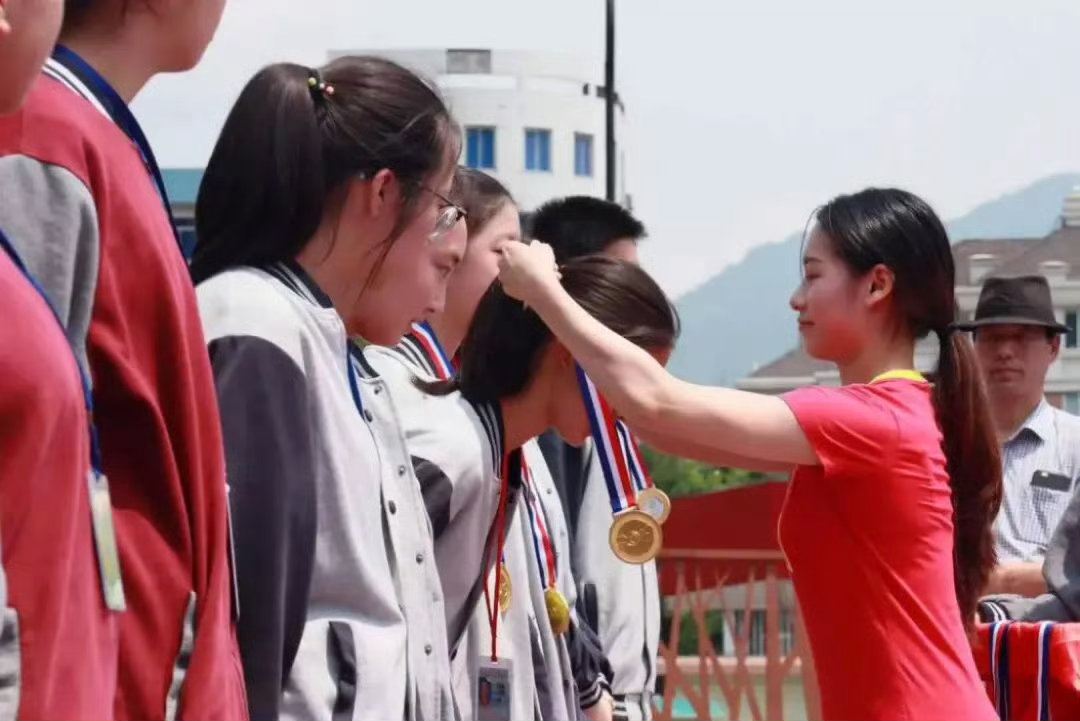 从体操冠军到“擦边”主播再到还清40万债务，吴柳芳受访剖白：争议风波始料未及，擦