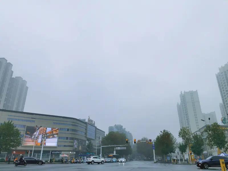 【降雨上线！石家庄迎来降温小雨天气】今天石家庄被阴雨天气接管，西部山区还有中