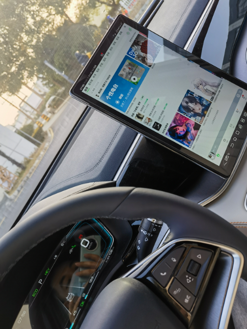 宋PLUSDMI110用车感受大学毕业三年手里攒了一点儿钱，刚好有了买车