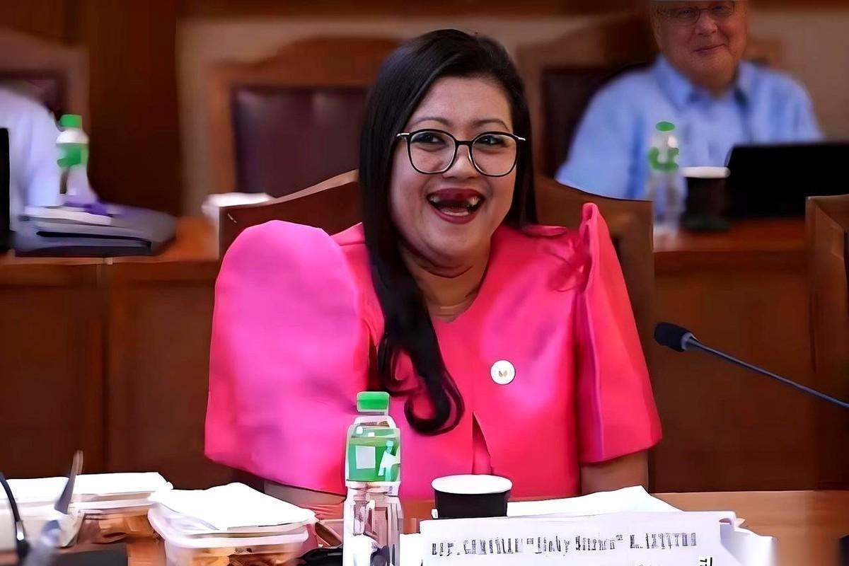 菲律宾副总统莎拉的弹劾案，现在直接演变成了牌桌上的“掀桌子”。一场官司打了两个