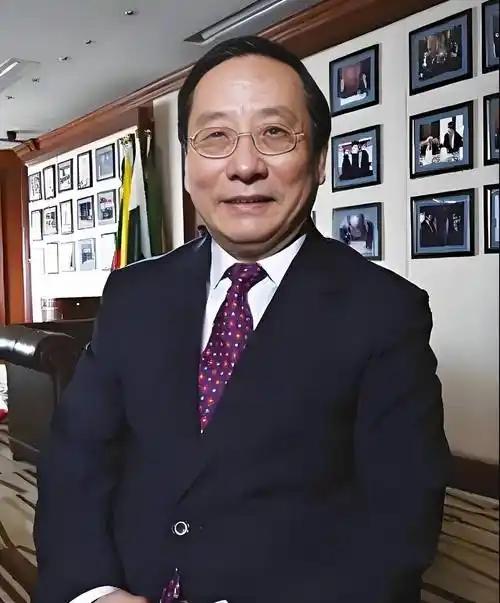 我一直以为高志凯这种级别的大佬，出去参加活动，都是国家派的专机，配着团队，前呼后