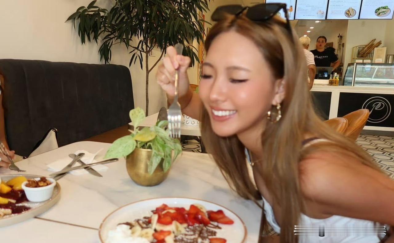 小S的美貌被彻底低估了。看看她女儿的照片就知道，又像是林志玲，又像是大S。