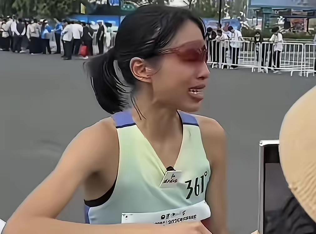 张水华事件绝对是双输的结局。帅气且睿智的白岩松脱离群众太久了？好为“导师”的