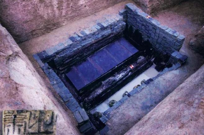 2017年，青岛一座西汉古墓发掘。开棺后众人大吃一惊：棺内不是白骨，不是烂泥，而