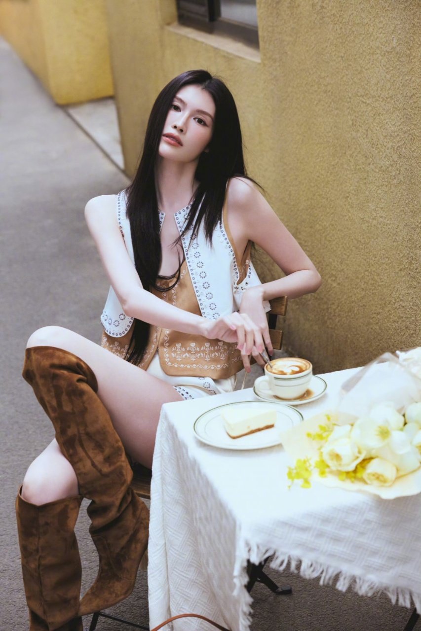 何穗这么美怎么没人通知我何穗手工珠饰套装何穗这么美怎么没人通知我！完全超模气场