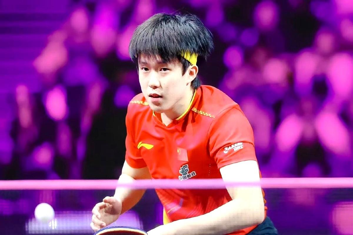 王楚钦输场球，真就天塌了？网上有些声音太苛刻了。2024年WTT新加坡大满贯