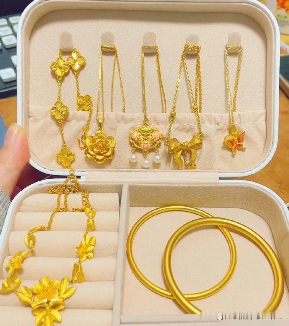 我不想再看到这个了，难受想哭。为什么呢？因为我一直觉得很久之前买的一些金饰不好
