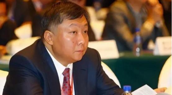 他为汶川捐1.5亿，出走9年的前妻回来争财产，如今身家暴涨575亿。妻子想要通过