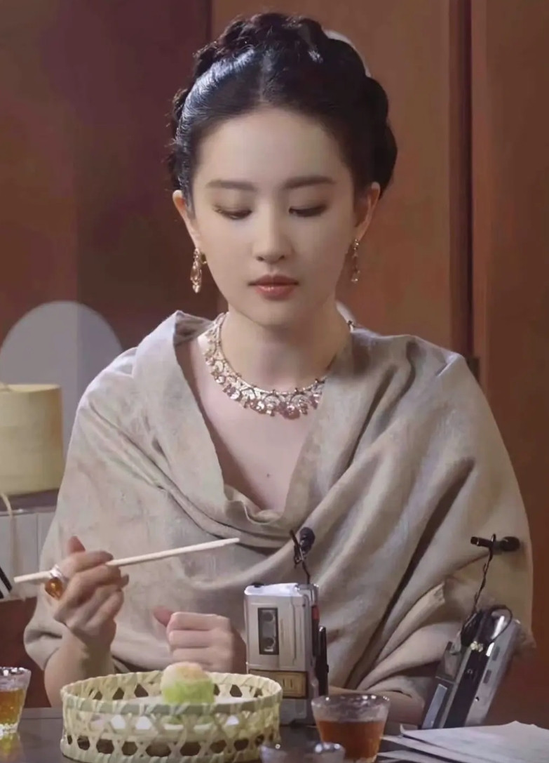 原来刘亦菲在内娱的地位这么高，连白玉兰视后宋佳和今年靠《生万物》大受好评的杨幂都