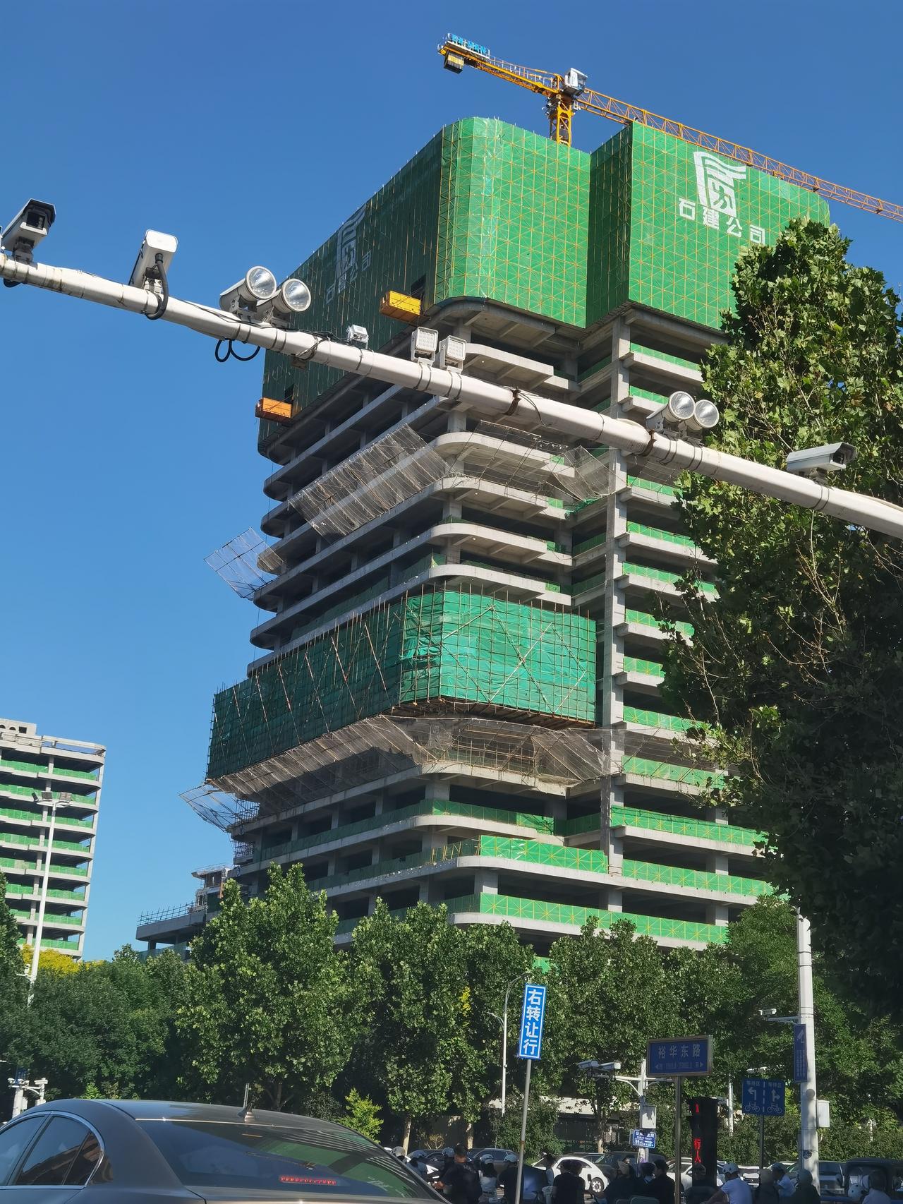 石家庄大平层豪宅来了路过裕华路与平安大街交口，就是原来环宇电视机厂的位置，猛然