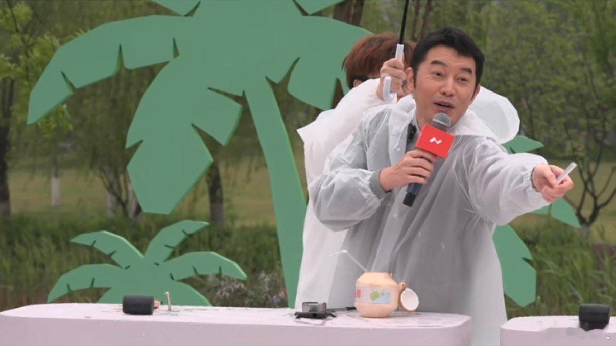 沙溢玩嗨了李斌有诚意领先同级的安全与轻量化配置太硬核！李斌满满诚意打造全能车型