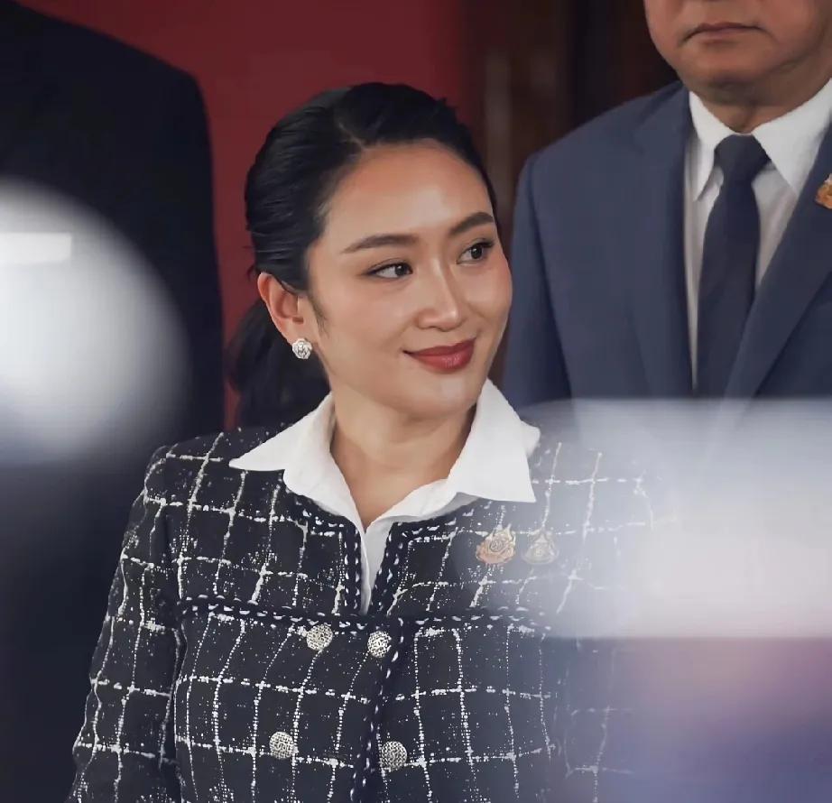 柬埔寨的洪森本想利用通话内容，挑拨泰国内乱，结果赔了夫人又折兵！佩通坦不仅平息