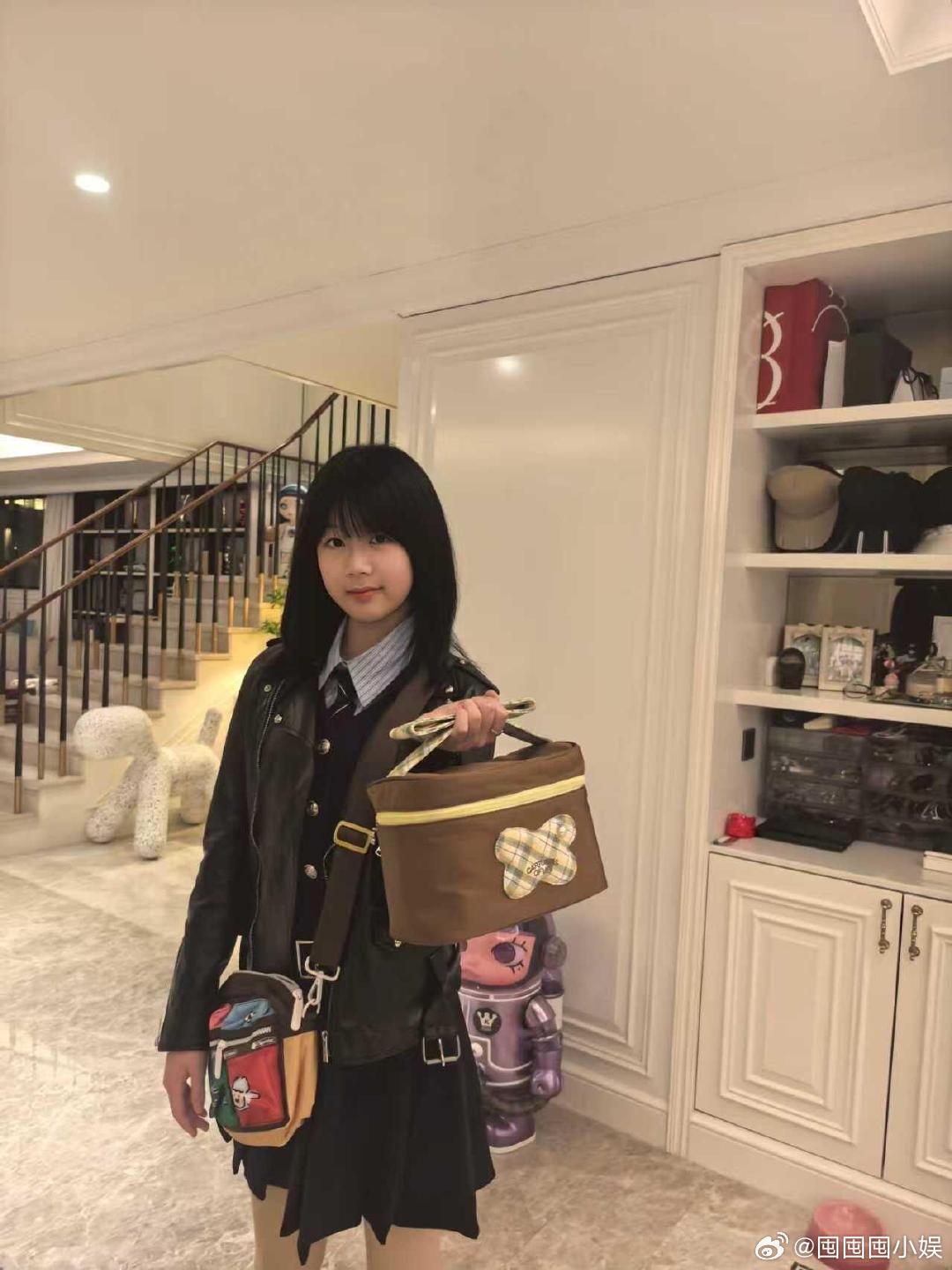 陆毅鲍蕾14岁二女儿小叶子身高，有这么优秀的两个女儿，鲍蕾陆毅太幸福了。