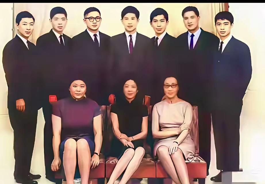 白家的10位公子和小姐，当年是西南地区数一数二的权贵家族。难能可贵的是，这10位