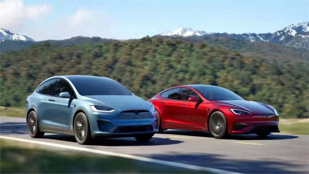 凌晨和一位刚从特斯拉上海工厂离职的研发主管喝酒，他闷了一口说：转型造机...