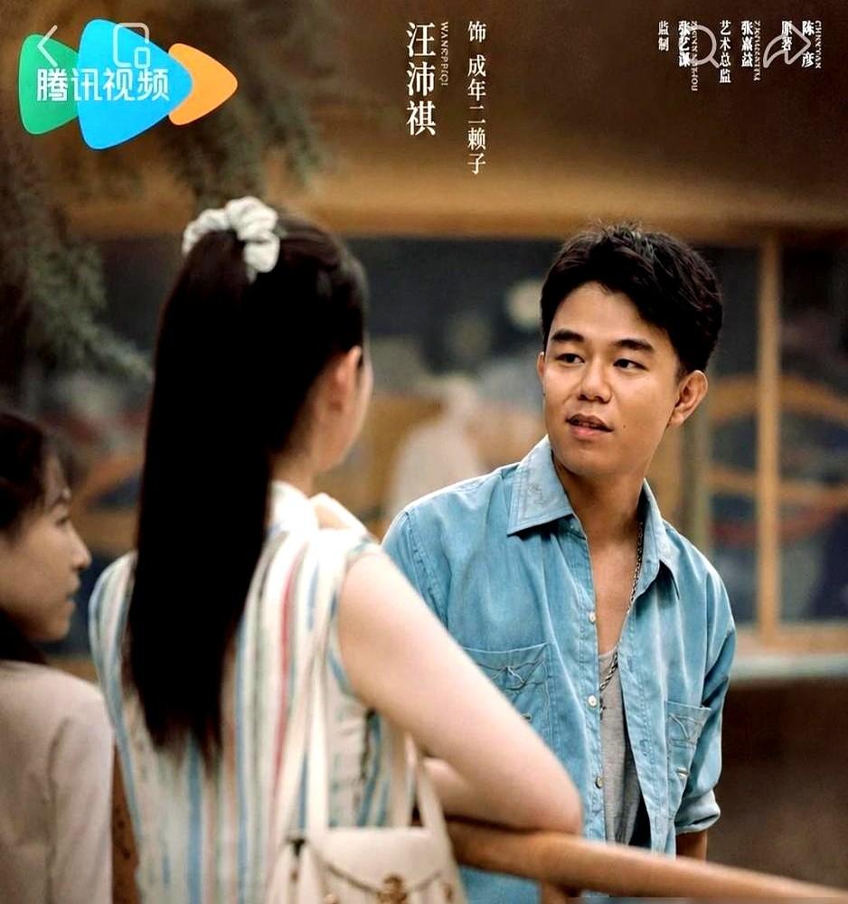 张艺谋监制的《主角》，我二刷才看懂，后背发凉。楚嘉禾找人堵封潇潇，领头那混混