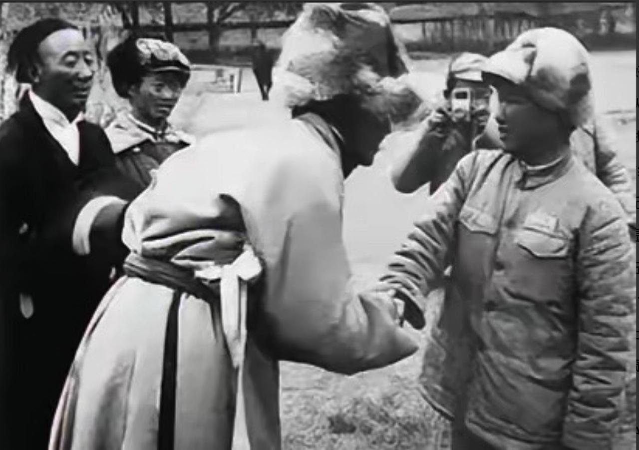 1951年，阿里驻军断粮，连战马都杀了，全军濒临饿死。一个小战士却干了件出格事，