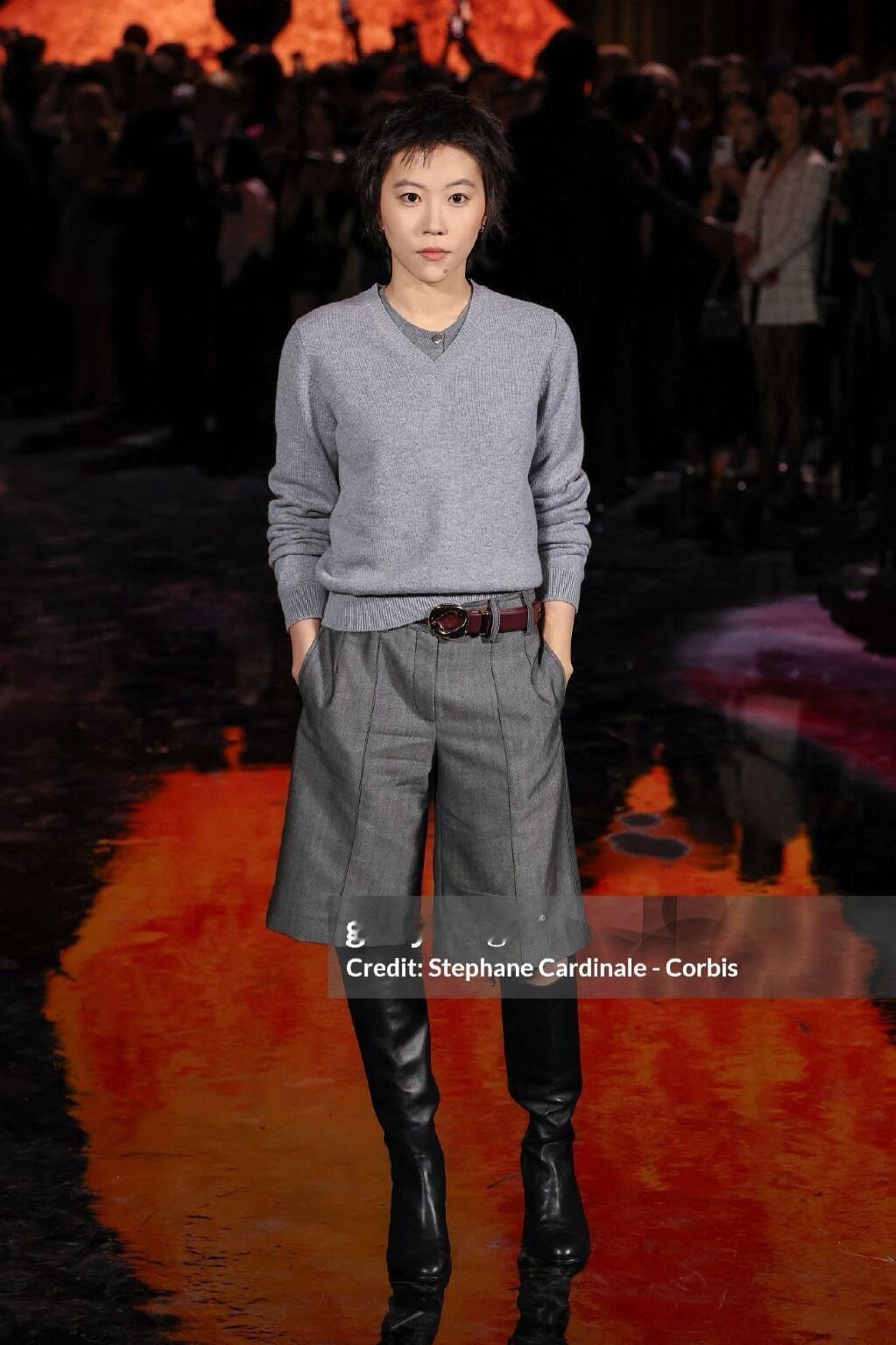 谁能想到？15天还1亿！李亚鹏俩女儿1小时直接卖爆1.2亿，这救场也太猛了