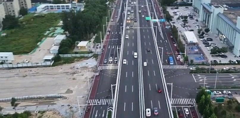 石家庄市塔北路东二环至复兴大街这段路的施工现场我路过好几次了。每次都能看到工人们