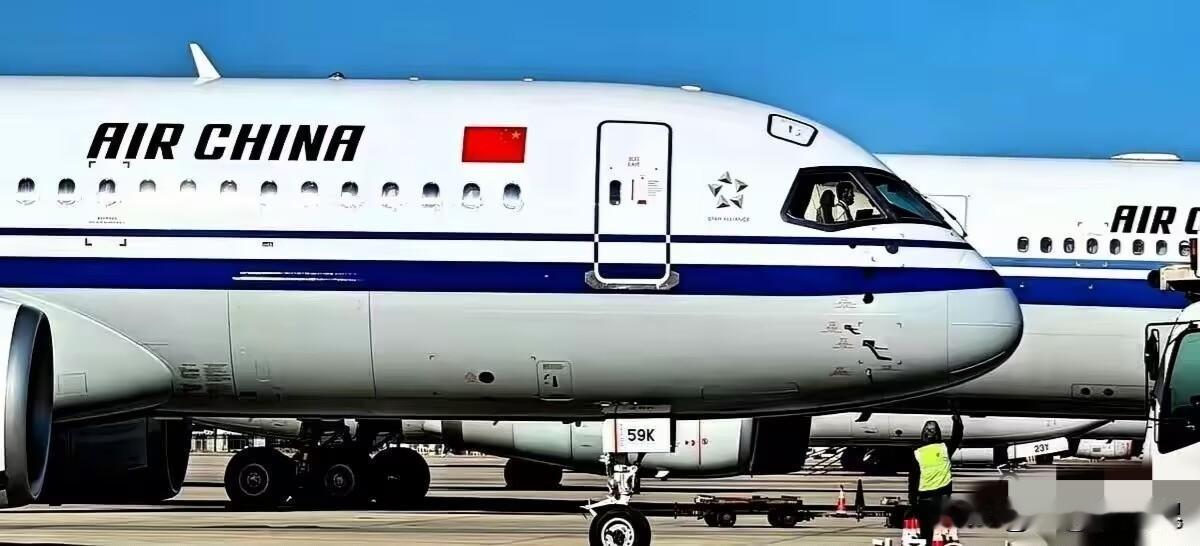 国产大飞机C919，1月份到现在，一架没交。但就在昨天，全国的天空上，它的身影