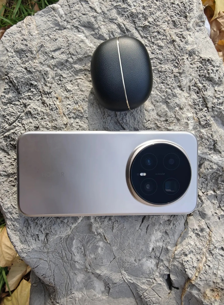 买了个旗舰手机之后，又纠结了！买了荣耀Magic8Pro之后，花几十块买了个