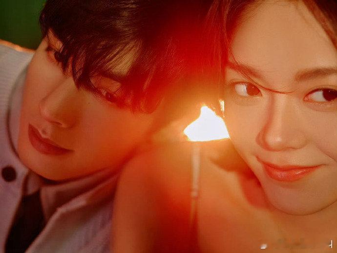 娇兰又更新了宋威龙赵今麦戳脸靠肩合照