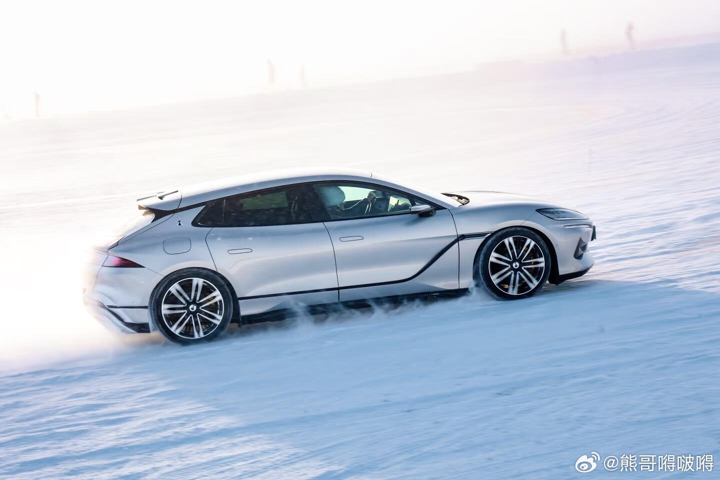 冬季出行新选择：国产新能源汽车如何颠覆冰雪驾驶格局？