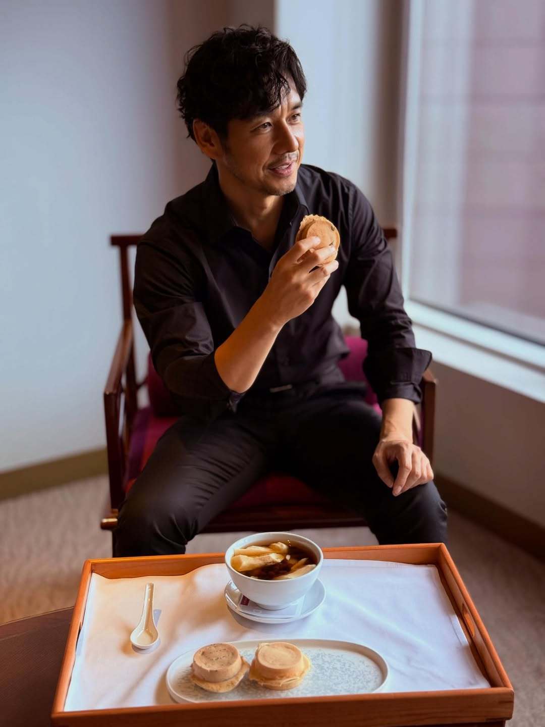 西岛秀俊是今晚颁奖嘉宾之一😋