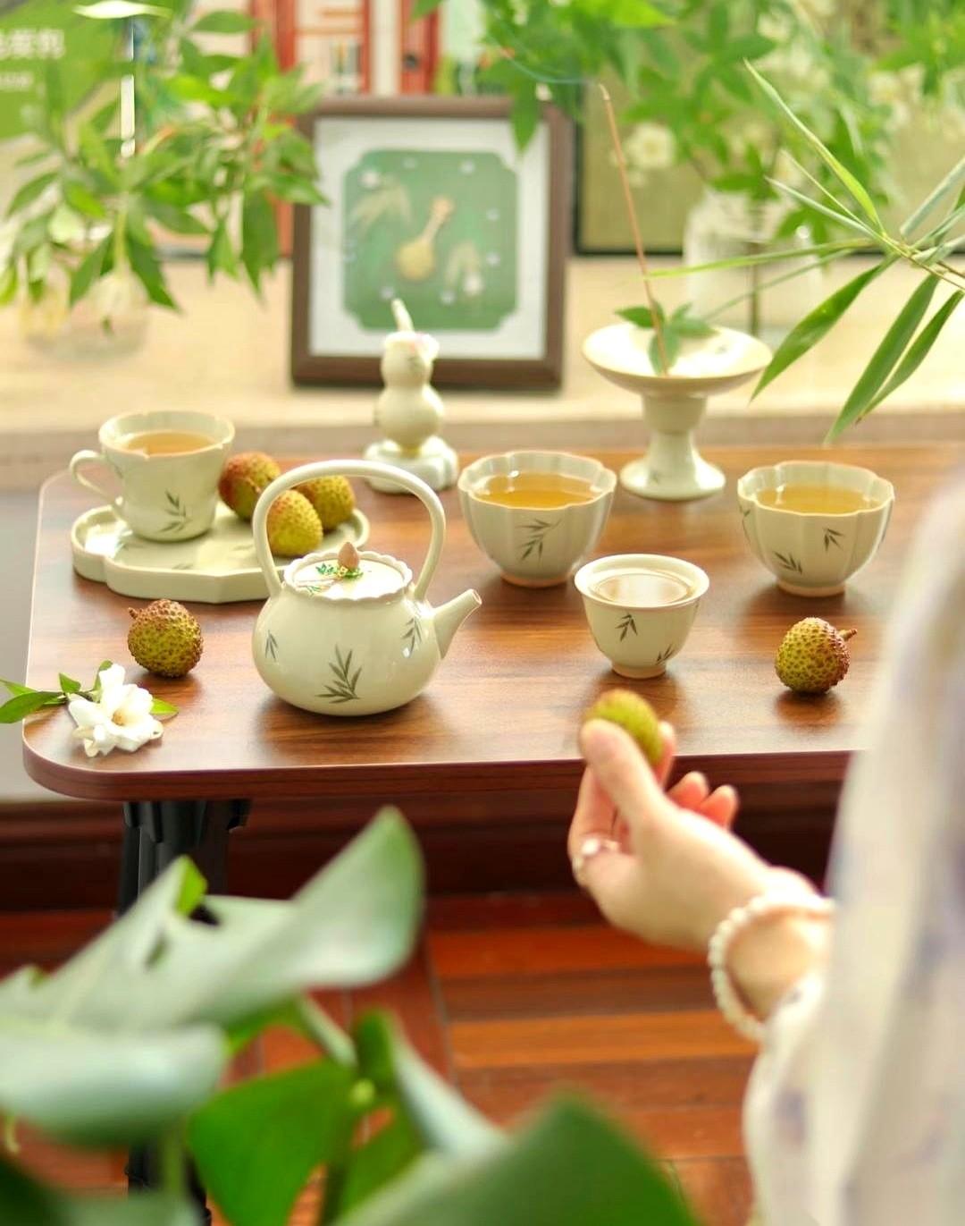 一个民生专家的话，像一盆冰水直接浇下来：如果人工智能让九成的人都没了收入，整个盘
