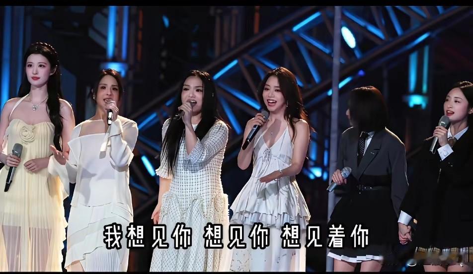 我想问非得安排王楚然和这些女星一起吗，她的身高在其中真的好突兀。她已经被安排在侧