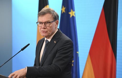 3月2日，面对伊朗的强硬，德国竟然“临阵脱逃”，放了英法的“鸽子”。据德国之声报