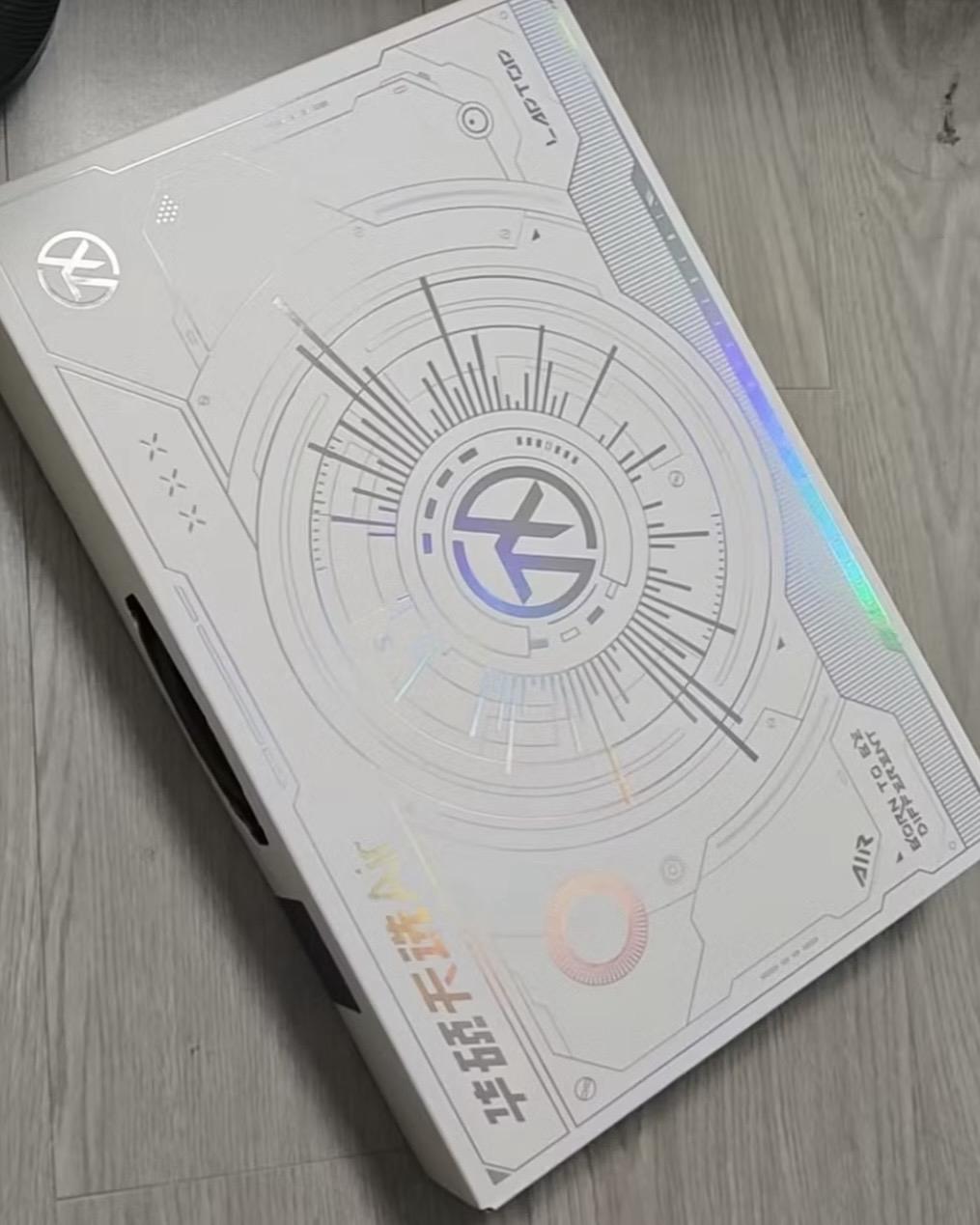 下周国庆准备回老家，收拾行李的时候突然纠结：要不要带笔电？[滑稽笑]平板确实轻