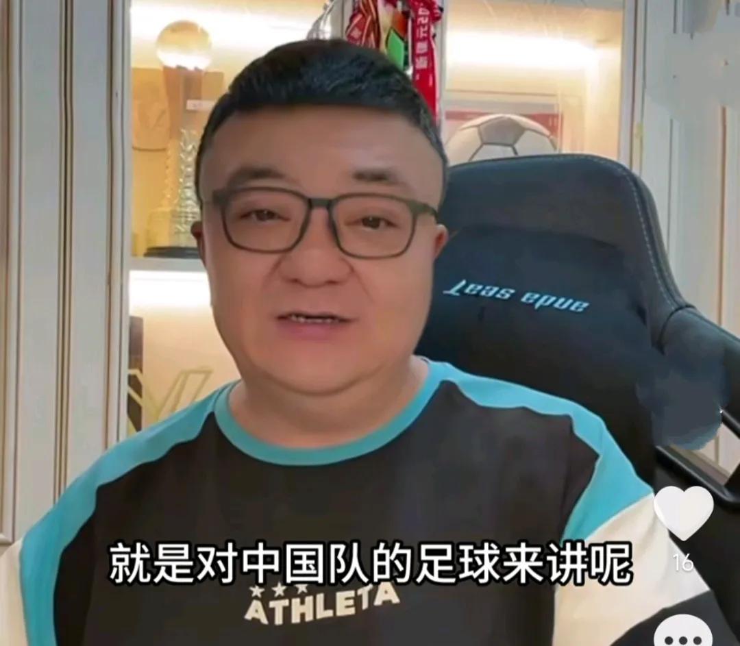 董路在直播间爆了一个料。他表示，U23国足之所以没能赢下泰国，是因为主教练安东