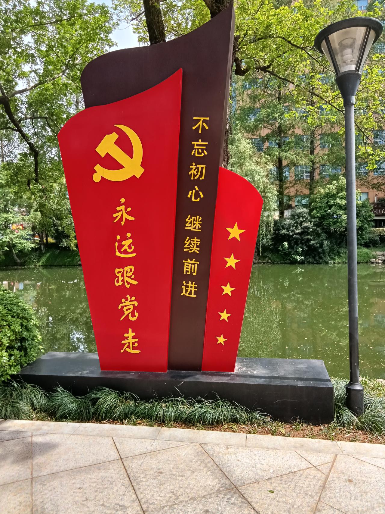 这剧情反转得比电视剧还精彩啊！中加签了《中国—加拿大经贸合作路线图》，还达成一系