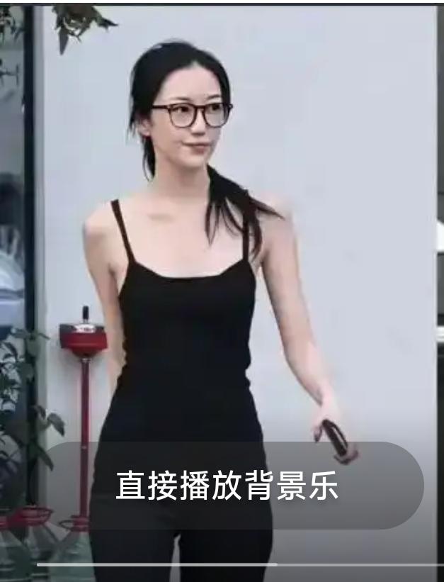 俗话说，有其母必有其女。李嫣完美复刻了母亲那清冷又傲娇的气质，窦靖童则继承了母
