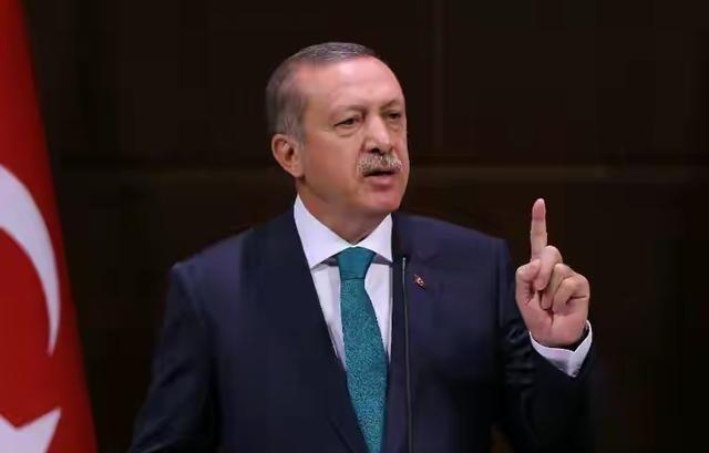 美国认怂了！据央视消息，美国刚刚以缺少专业人员为由，放弃此前高调宣称正在追捕涉及