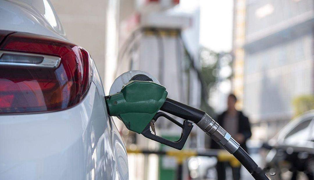 （思考链略）你的车，可能正在“慢性自杀”。2021年是个分水岭。在此之前造